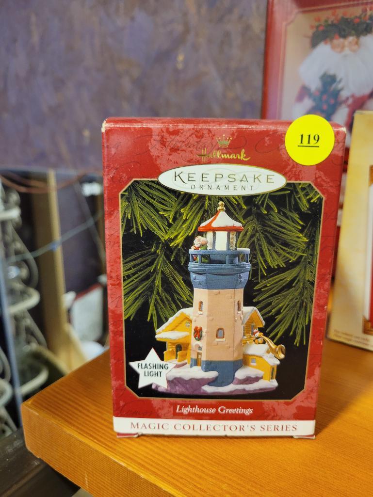 HALLMARK 1999 LIGHTHOUSE GREETINGS KEEPSAKE ORNAMENT WITH FLASHING LIGHT