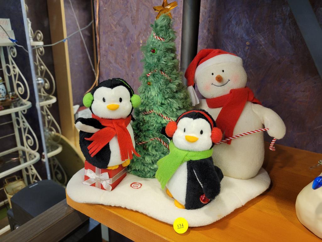 HALLMARK 2006 VERY MERRY TRIO ANIMATED SINGING SNOWMAN AND PENGUINS - "ROCKIN' AROUND THE CHRISTMAS