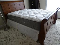(BED1) OAK FULL SIZE SLEIGH BED, EXCELLENT CONDITION, 56 IN X 88 IN X 50 IN, ITEM IS SOLD AS IS,