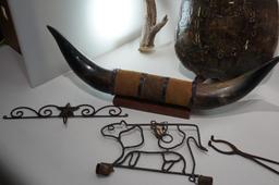 (11K) ASSORTED RUSTIC DECOR INCLUDING STEER HORNS, SNAPPING TURTLE SHELL CLOCK, RESIN ANTLER WALL