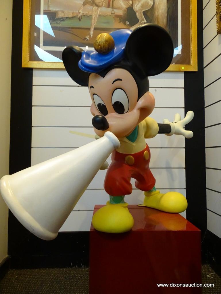 (WIN) MH 1508 MICKEY MOUSE STATUE. THIS PIECE CAME FROM A DISNEY STORE IN CALIFORNIA APPROXIMATELY