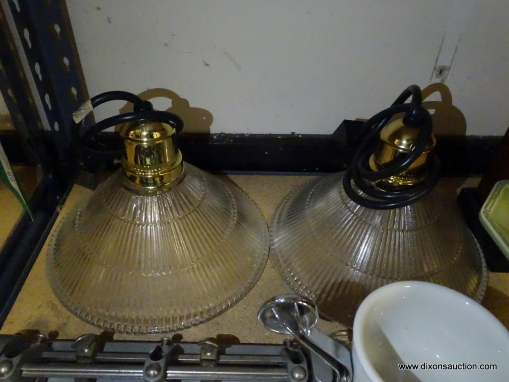 (R2) SHELF LOT OF ASSORTED ITEMS TO INCLUDE A PAIR OF HANGING LAMPS, A GREEN PLATTER ON STAND, A