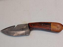 BLADE STYLE : MODIFIED POINT; HANDLE : WOOD, HORN, RESIN, OR BONE, CUSTOM FIT TO EACH KNIFE; LENGTH