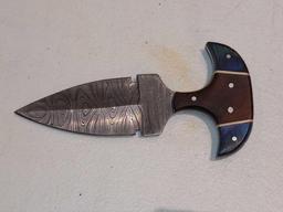 BLADE STYLE : SPEAR DAGGER; HANDLE : WOOD, HORN, RESIN, OR BONE, CUSTOM FIT TO EACH KNIFE; LENGTH OF