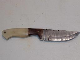 BLADE STYLE : STRAIGHT BACK; HANDLE : WOOD, HORN, RESIN, OR BONE, CUSTOM FIT TO EACH KNIFE; LENGTH