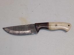 BLADE STYLE : STRAIGHT BACK; HANDLE : WOOD, HORN, RESIN, OR BONE, CUSTOM FIT TO EACH KNIFE; LENGTH