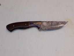 BLADE STYLE : STRAIGHT BACK; HANDLE : WOOD, HORN, RESIN, OR BONE, CUSTOM FIT TO EACH KNIFE; LENGTH