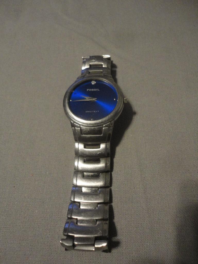 FOSSIL MEN?S WATCH WITH BLUE FACE ALL ITEMS ARE SOLD AS IS, WHERE IS, WITH NO GUARANTEE OR WARRANTY.