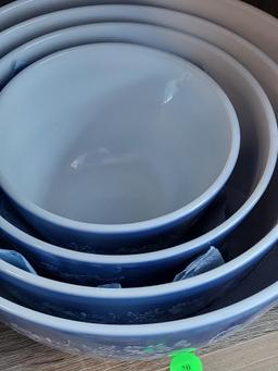 SET OF 4 VINTAGE PYREX COLONIAL MIST BLUE MIXING BOWLS. MEASURES APPROX 6 IN. 7 IN, 9 IN AND 10 IN.