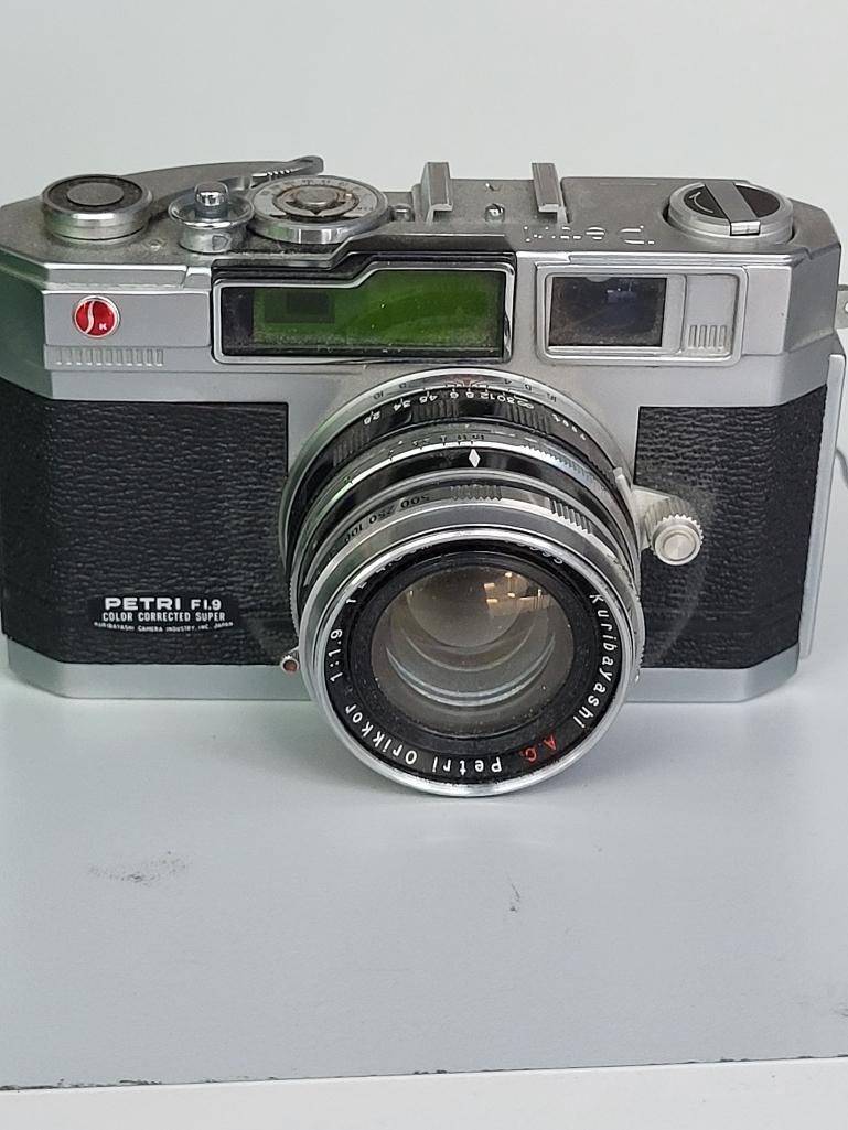 ANTIQUE PETRI ORIKKOR 1960 F1.9 COLOR CORRECTED SUPER CAMERA. IS SOLD AS IS WHERE IS WITH NO