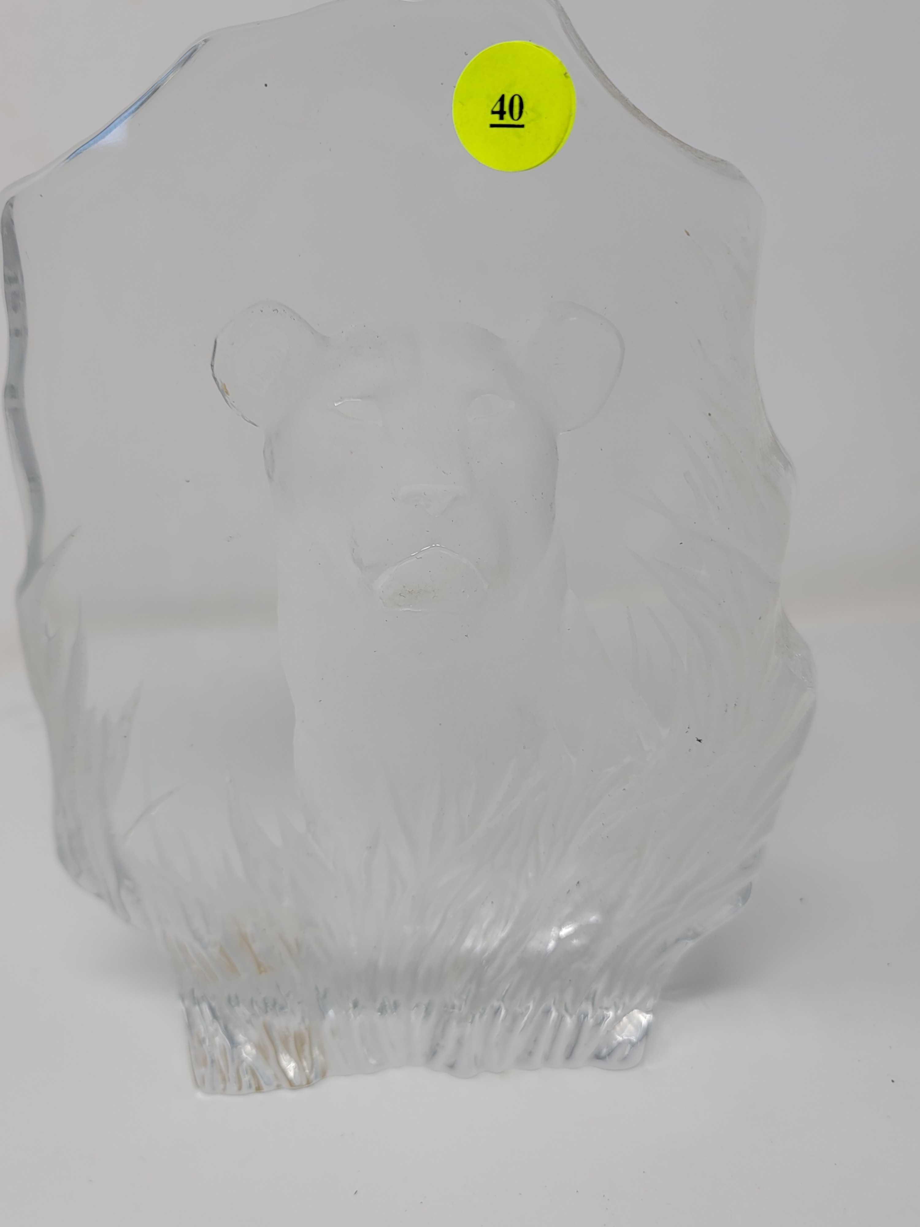 ROYAL KRONA MADE IN SWEDEN ETCHED CRYSTAL LION FIGURINE, 6 INCHES X 9 INCHES.