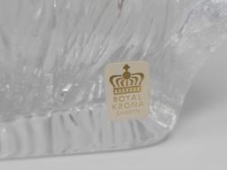 ROYAL KRONA MADE IN SWEDEN ETCHED CRYSTAL LION FIGURINE, 6 INCHES X 9 INCHES.