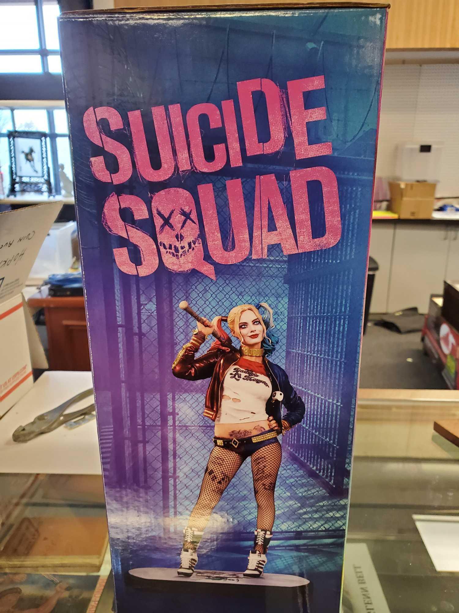 SUICIDE SQUAD HARLEY QUINN FIGURINE 12"h, COMES WITH BLUERAY, PLEASE SEE THE PICTURES FOR MORE