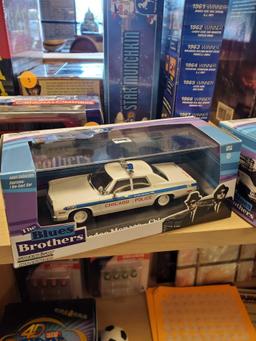 2 GREENLIGHT HOLLYWOOD MODEL CARS, THE BLUES BROTHERS, 1:43 SCALE, DODGE MONACO CHACAGO POLICE, AND