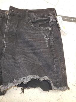 PAIR OF BLACK DENEM SIZE 28 LADIES SHORTS, PLEASE SEE THE PICTURES FOR MORE INFORMATION.