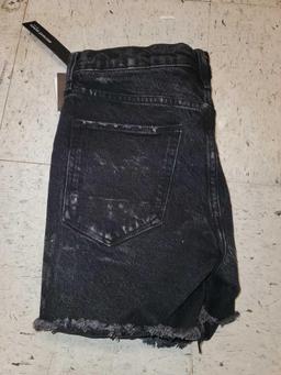 PAIR OF BLACK DENEM SIZE 28 LADIES SHORTS, PLEASE SEE THE PICTURES FOR MORE INFORMATION.