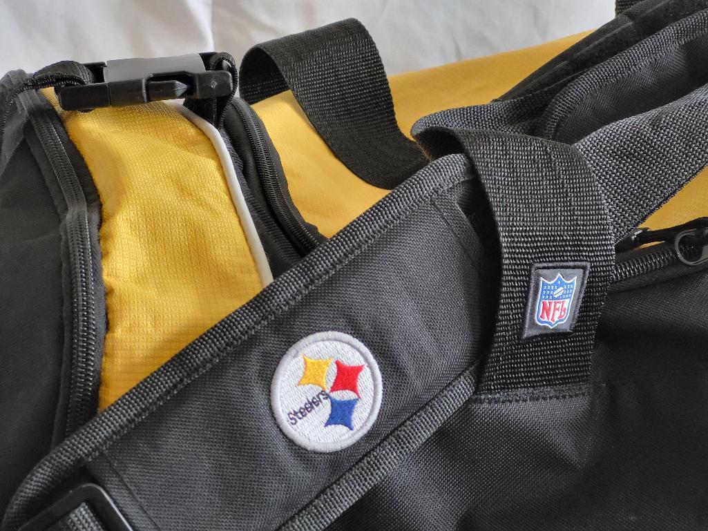 PITTSBURGH STEELERS DUFFLE BAG WITH COOLER SECTION ON THE SIDE. GREAT FOR TAILGATING. IS SOLD AS IS