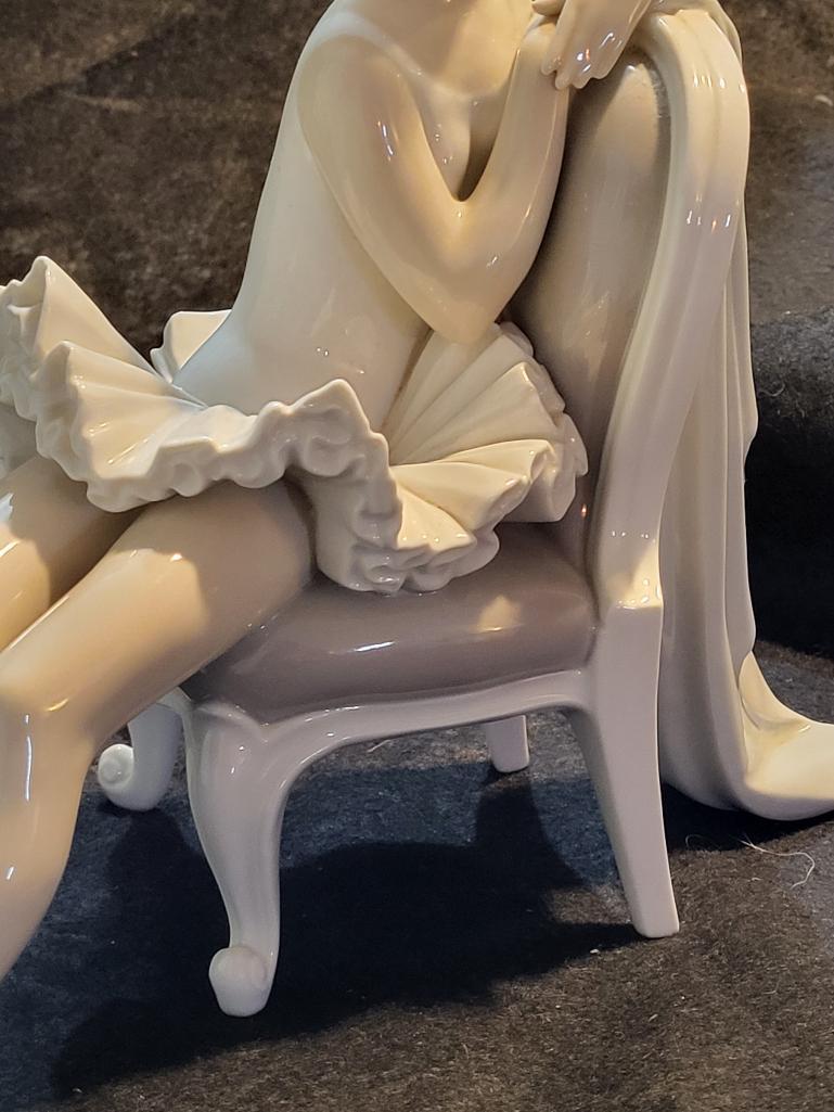 LLADRO CLASSIC DANCE SITTING FIGURINE. NUMBER 4847. IS SOLD AS IS WHERE IS WITH NO GUARANTEES OR