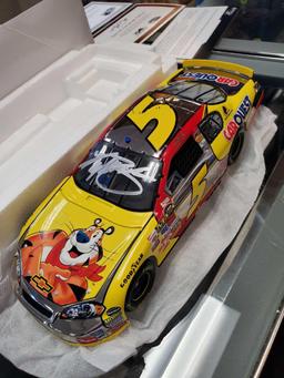 AUTOGRAPHED MOTORSPORTS AUTHENTICS, 1:24 SCALE STOCK CAR, KYLE BUSCH NO.5 KELLOG'S/ AUTOGRAPHED 2007