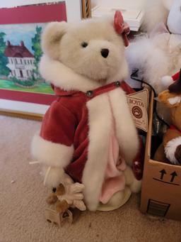 (DR) LARGE BOX LOT LOADED WITH VARIOUS SIZED STUFF ANIMALS TO INCLUDE: BOYDS BEAR "GENEVIEVE