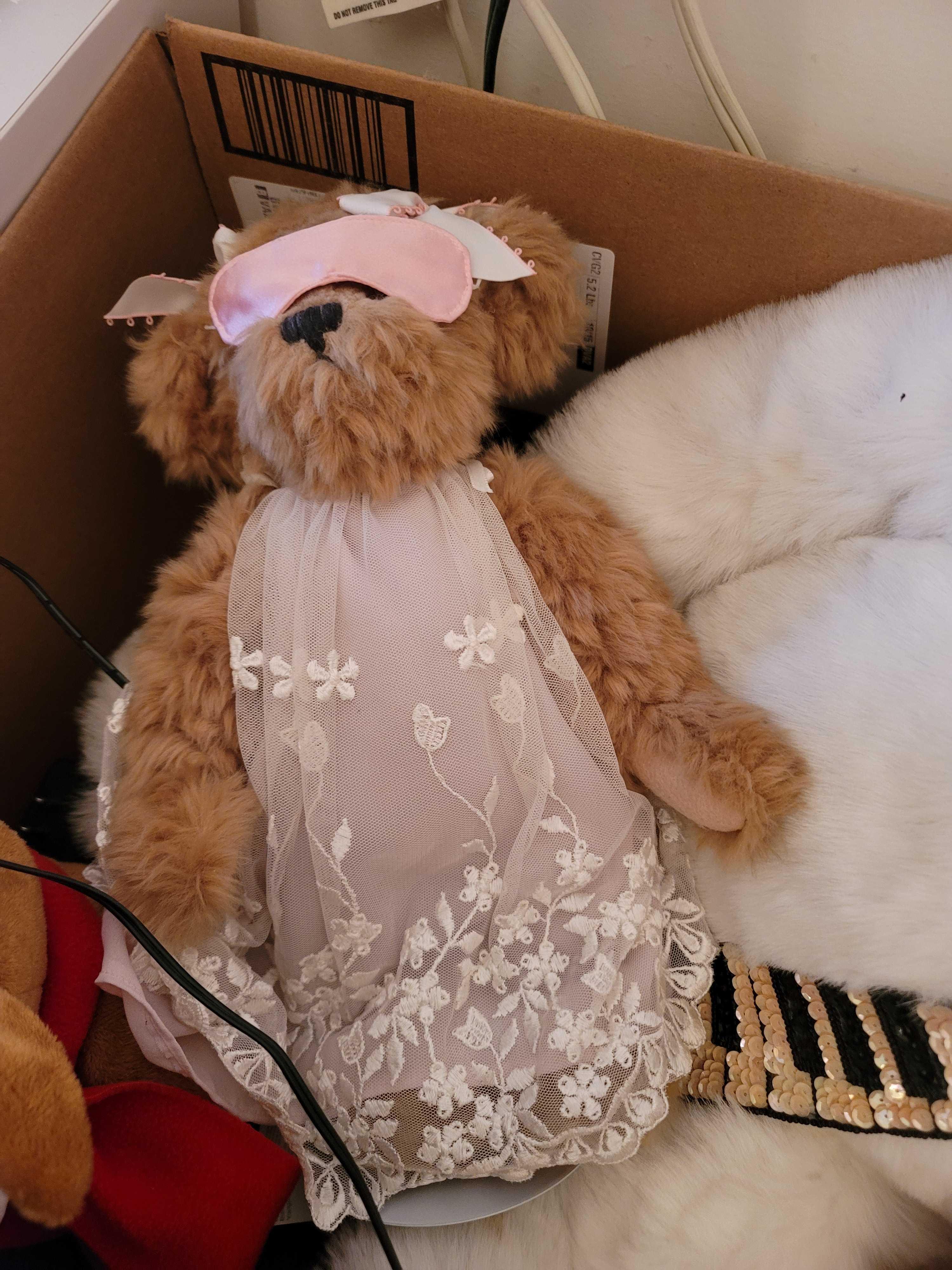 (DR) LARGE BOX LOT LOADED WITH VARIOUS SIZED STUFF ANIMALS TO INCLUDE: BOYDS BEAR "GENEVIEVE