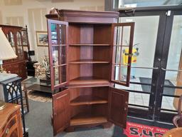 VINTAGE MAHOGANY CORNER CUPBOARD, 4 DOORS, 2 GLASS DOORS, 2 WOOD DOORS, 5 TIERS, BRASS SHIELD KEY