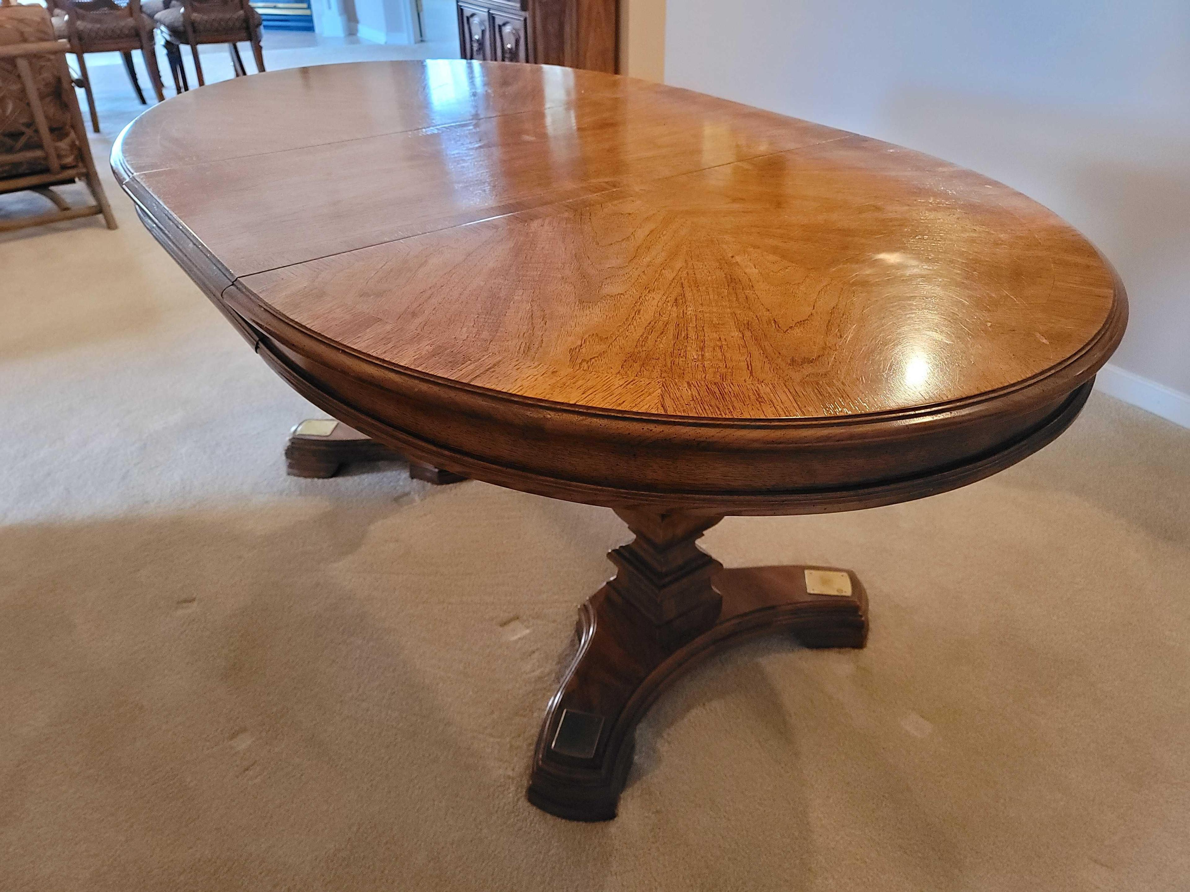 (DR) BERNHARDT BRAND WALNUT OVAL DINING ROOM TABLE ON TWO LARGE TABLE LEGS, ACCENTED WITH BRASS