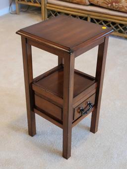 (LR) MODERN DARK STAINED WOOD ONE DRAWER LAMP TABLE WITH AN OPEN DISPLAY CENTER. THE SINGLE DRAWER