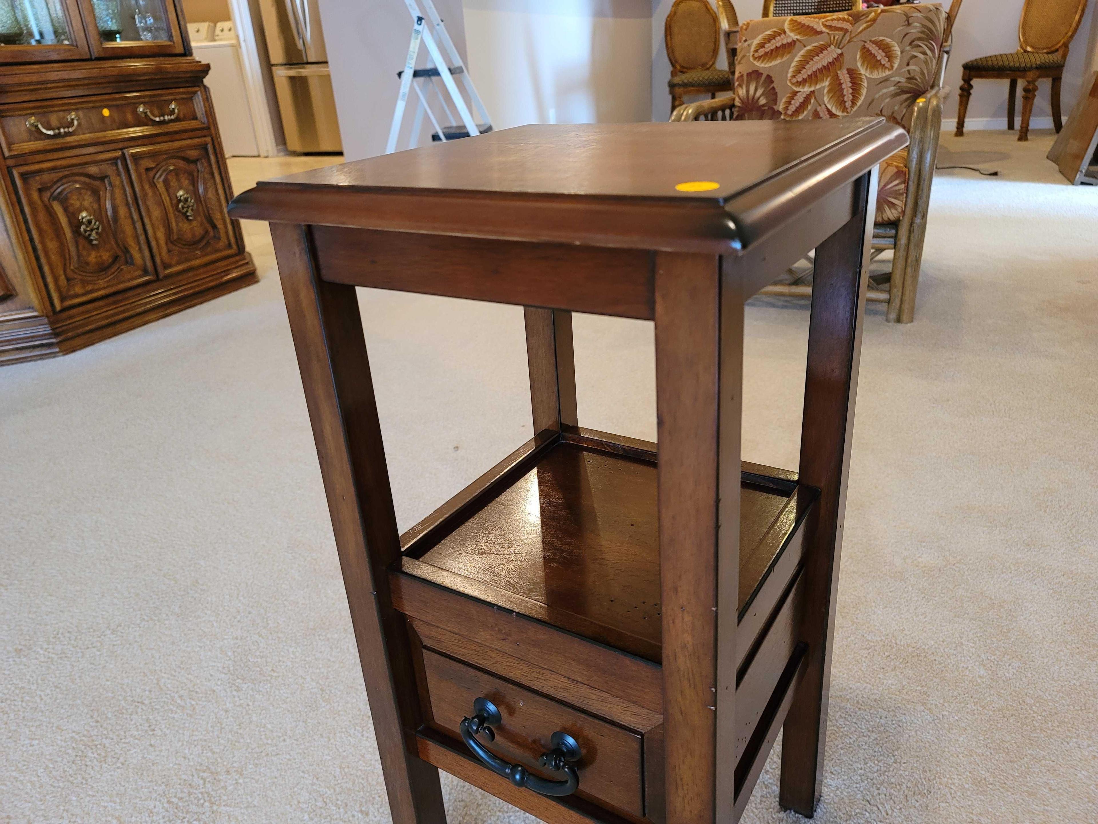 (LR) MODERN DARK STAINED WOOD ONE DRAWER LAMP TABLE WITH AN OPEN DISPLAY CENTER. THE SINGLE DRAWER