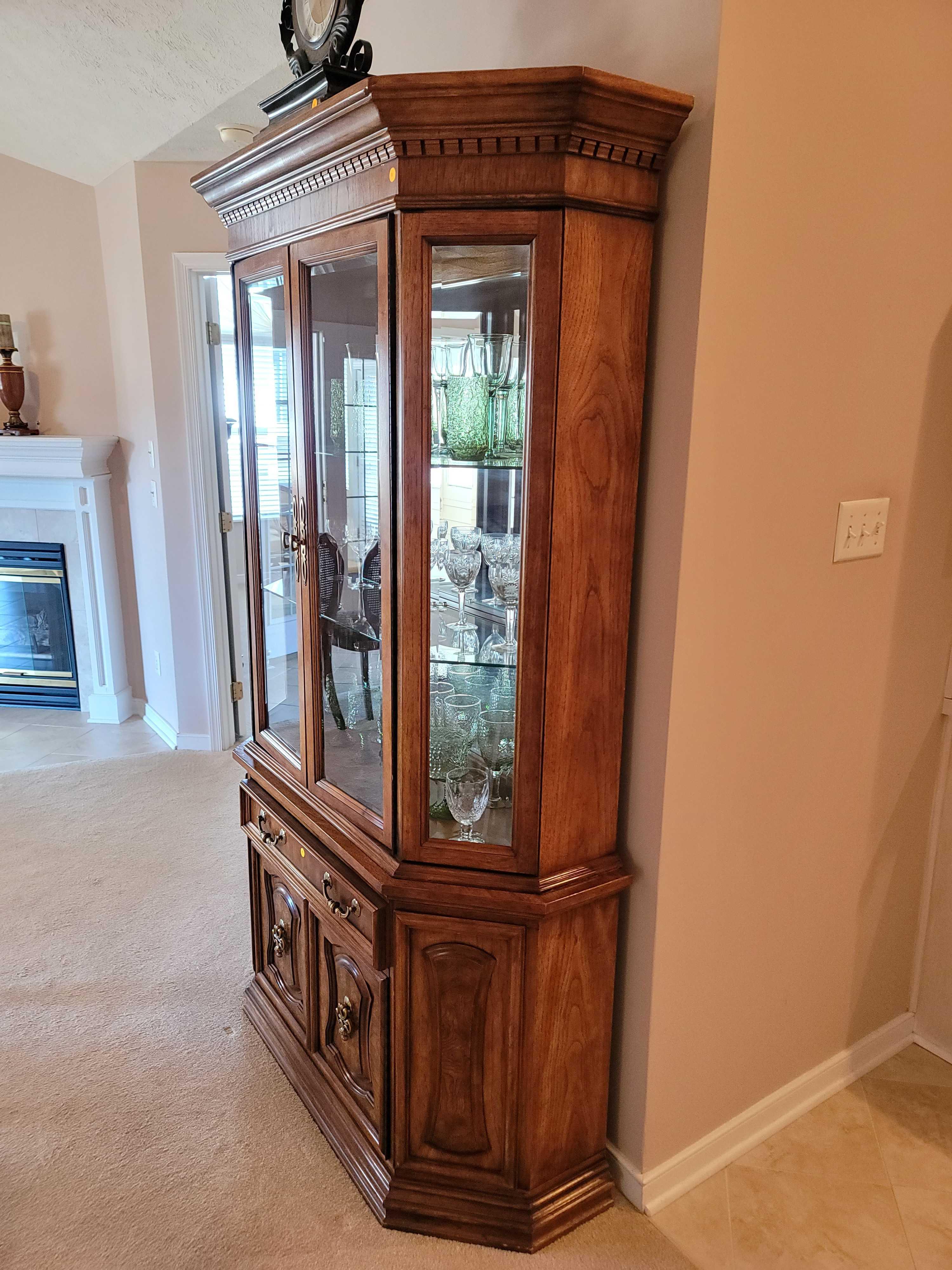 (DR) BERNHARDT FLAIR DIVISION WALNUT GLASS FRONT CHINA CABINET. FEATURES 2 CABINET DOORS THAT OPEN