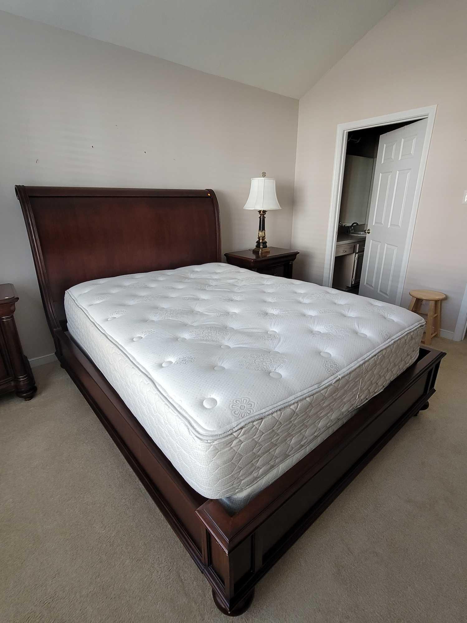 (MBR) DREXEL QUEEN SIZE BED WITH SLEIGH STYLE HEADBOARD AND BOX FRAME. MEASURES APPROX 67" X 90" X