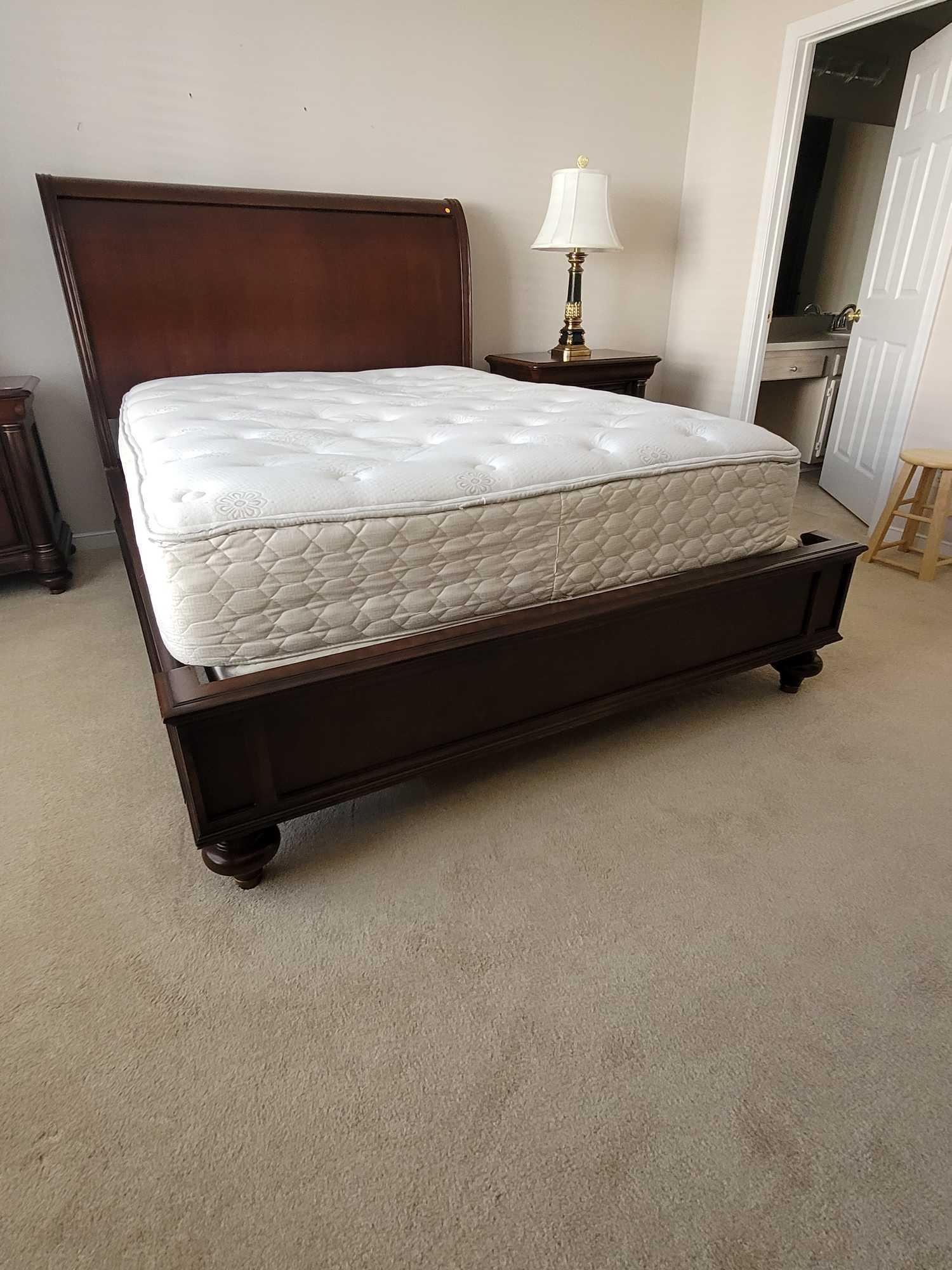 (MBR) DREXEL QUEEN SIZE BED WITH SLEIGH STYLE HEADBOARD AND BOX FRAME. MEASURES APPROX 67" X 90" X