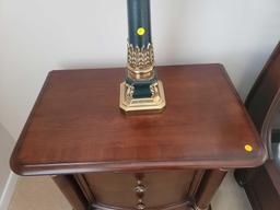 (MBR) DREXEL 2 DRAWER NIGHTSTAND. BRASS TONE DETAILING WITH BRASS TONE KNOBS. MEASURES APPROX 31" X