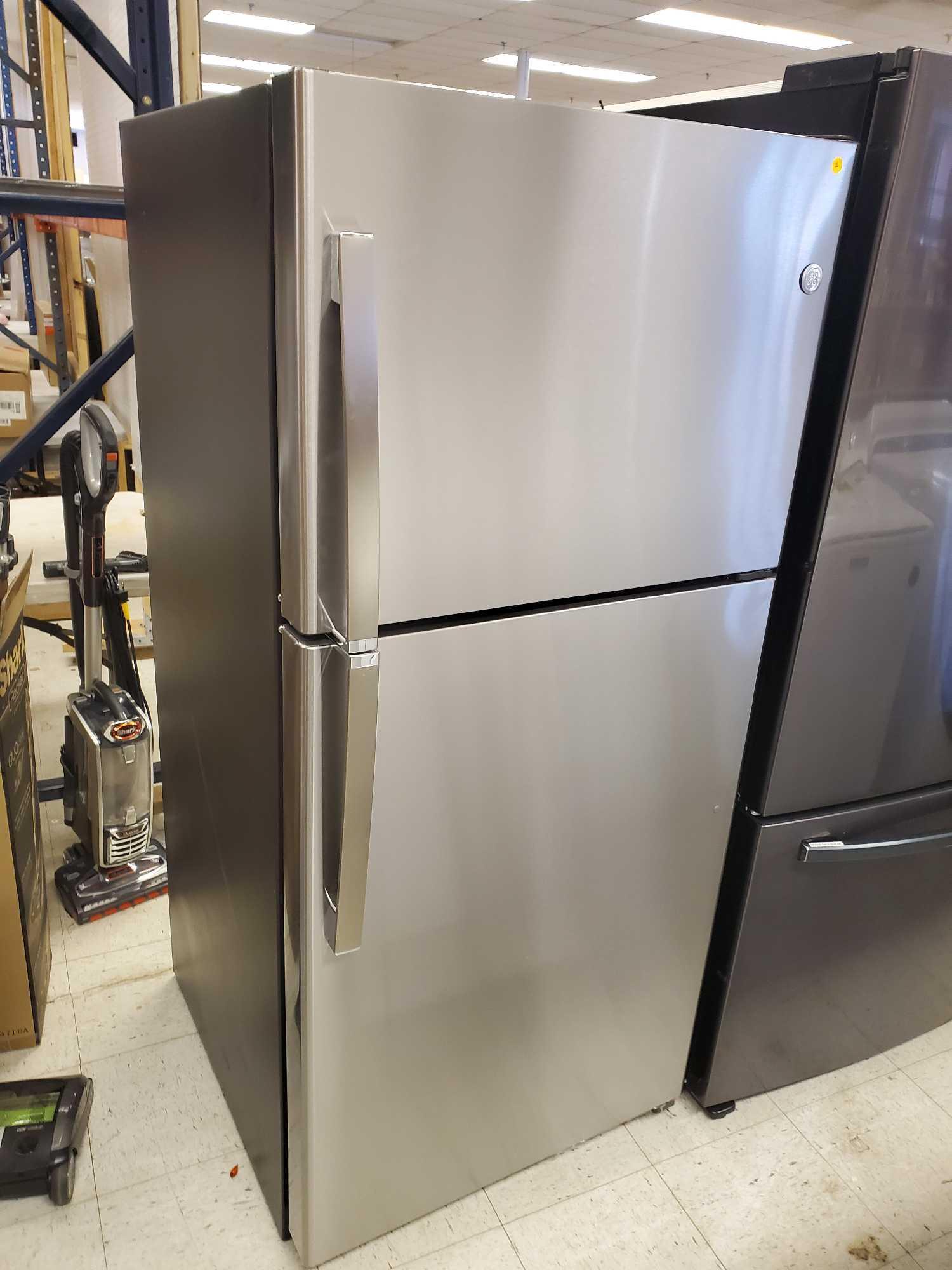 GE Garage Ready 19.2-cu ft Top-Freezer Refrigerator (Stainless Steel) Item #5019878 Model