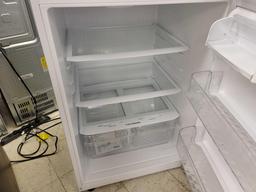 LG 20.2 CU. FT. TOP-FREEZER REFRIGERATOR IN WHITE. IT OPENS TO THE RIGHT. MODEL #LTCS20020W/00,