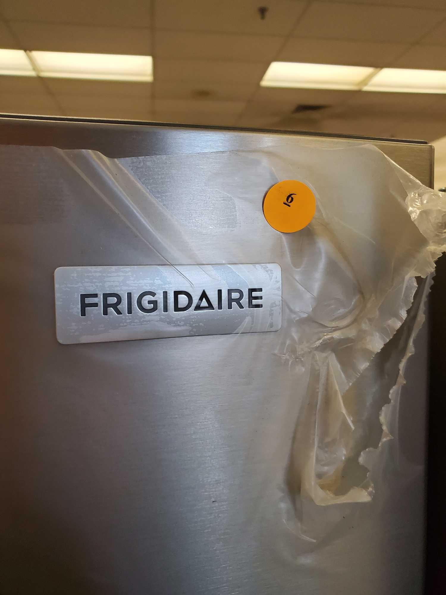 Frigidaire 20-cu ft Top-Freezer Refrigerator (EasyCare Stainless Steel) Item #1647308 Model