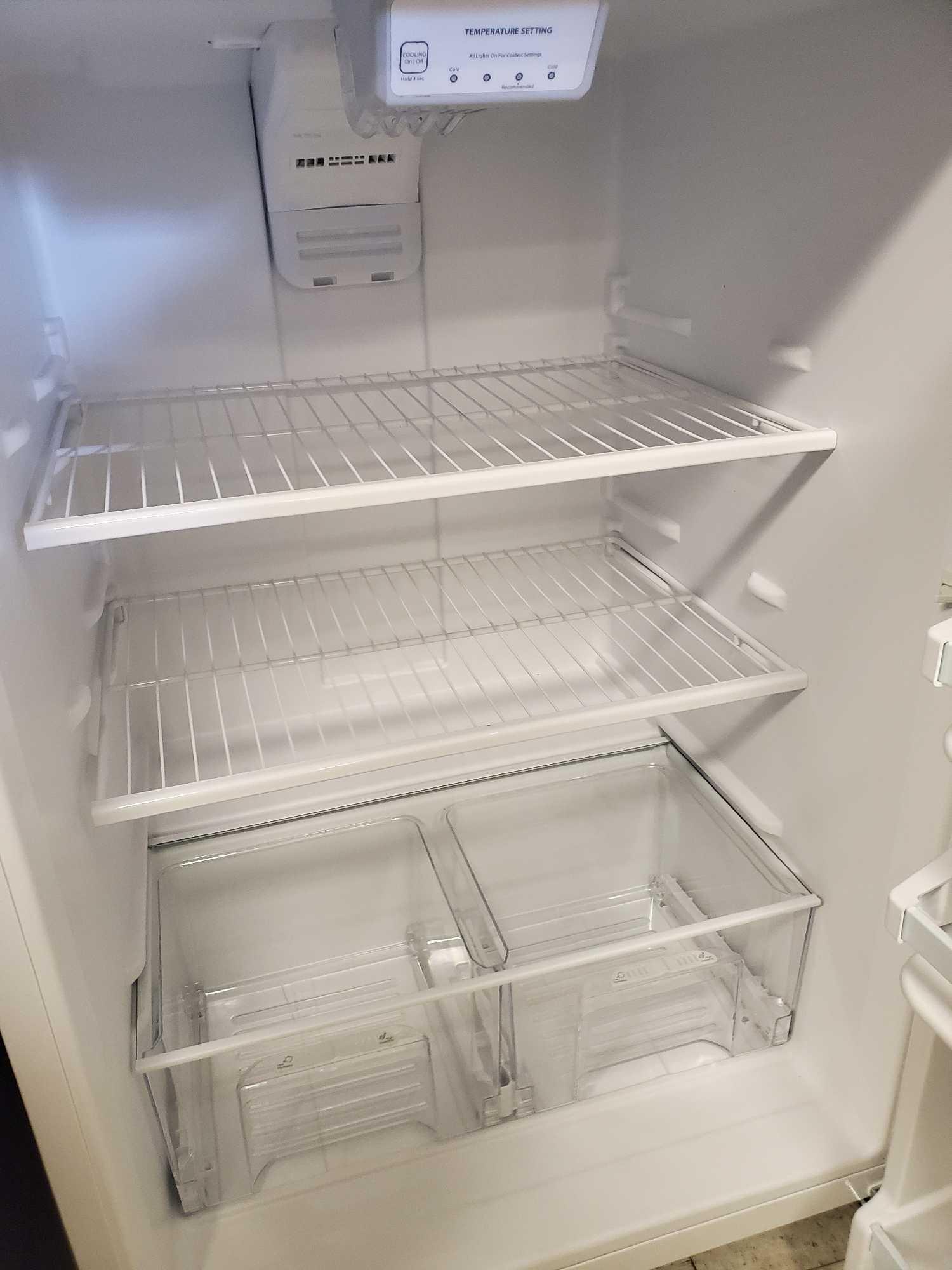 30-inch Amana... Top-Freezer Refrigerator with Glass Shelves, ART318FFDW, IN GREAT CONDITION, FRIDGE