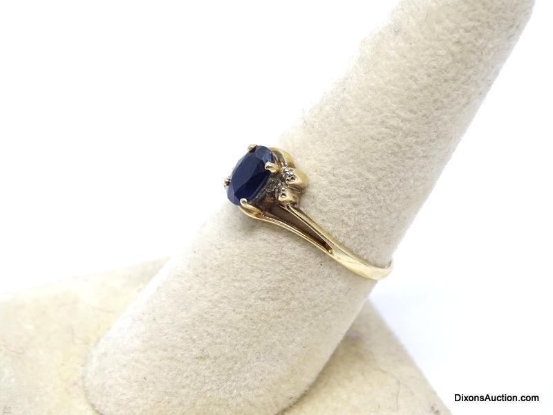 10K YELLOW GOLD BLUE SAPPHIRE & DIAMOND CHIP RING. OVAL CUT PRONG SET SAPPHIRE GEMSTONE WITH 2 SMALL