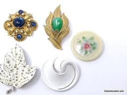 LOT OF (7) VINTAGE DECORATIVE BROOCHES TO INCLUDE A GOLD TONE LEAF/GREEN STONE BROOCH 2-1/2"L,