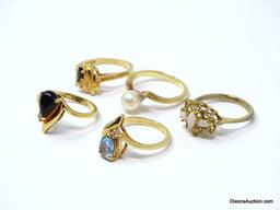 LOT OF (5) GOLD TONE GEMSTONE FASHION RINGS. INCLUDES A SINGLE PEARL RING WITH 2 CZ ACCENTS SIZE 8,