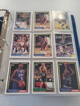 BLUE SPORTS CARD COLLECTION BINDER FILLED WITH ASSORTED BASKETBALL CARDS. INCLUDES PLAYERS SUCH AS: