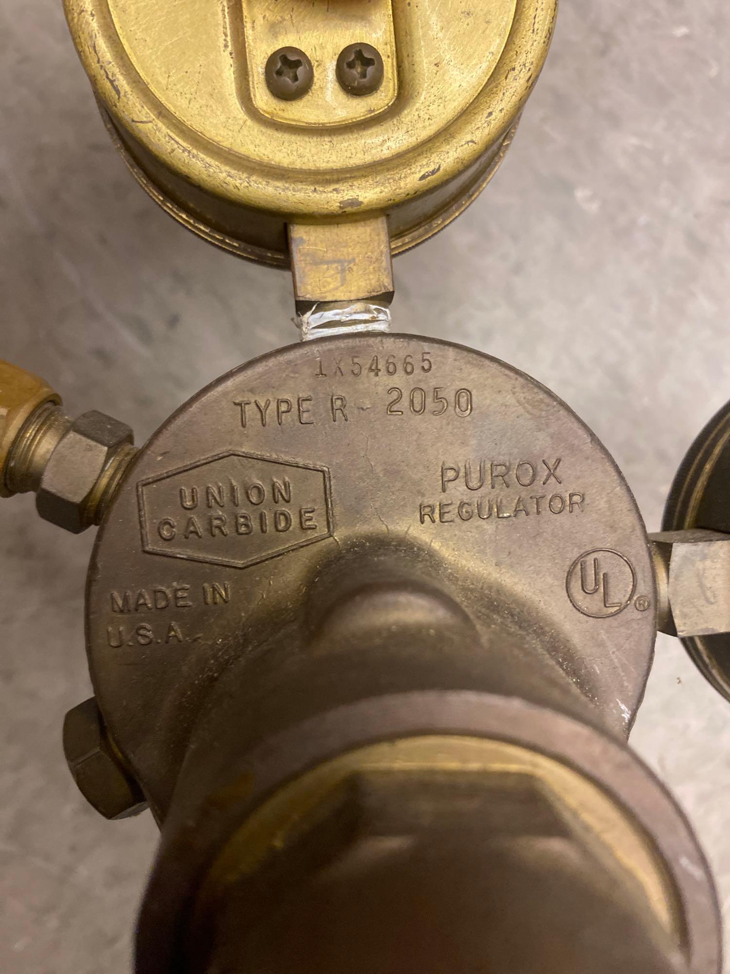 Vintage Purox Type R-203 Union Carbide Acetylene Gauges Regulator Valve