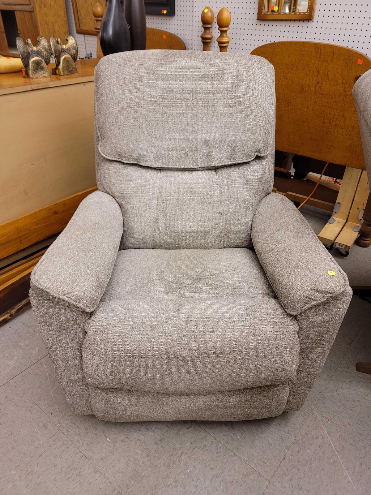 (R1) LA-Z-BOY JAMES POWER ROCKING RECLINER WITH HEAD REST & LUMBAR SUPPORT. GREYISH WHITE