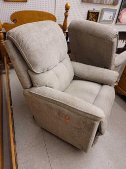 (R1) LA-Z-BOY JAMES POWER ROCKING RECLINER WITH HEAD REST & LUMBAR SUPPORT. GREYISH WHITE