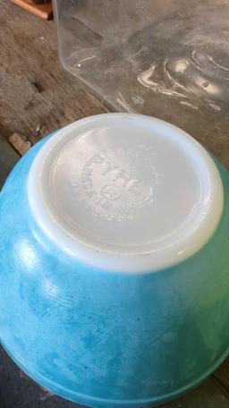 SET OF 3 PYREX MIXING BOWLS