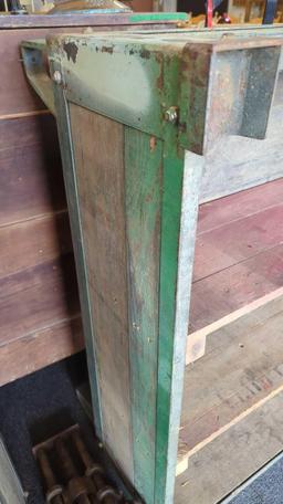 EARLY STYLE WOOD AND METAL STORE PRODUCE DISPLAY BIN WITH SEPERATED DIVIDERS, BIN HAS SOME RUSTING