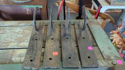 SET OF 4 EARLY STYLE DIAMOND HOT FORGED HORSE SHOES ON SLABS OF IRON MEASURES APPROXIMATELY 2 IN X