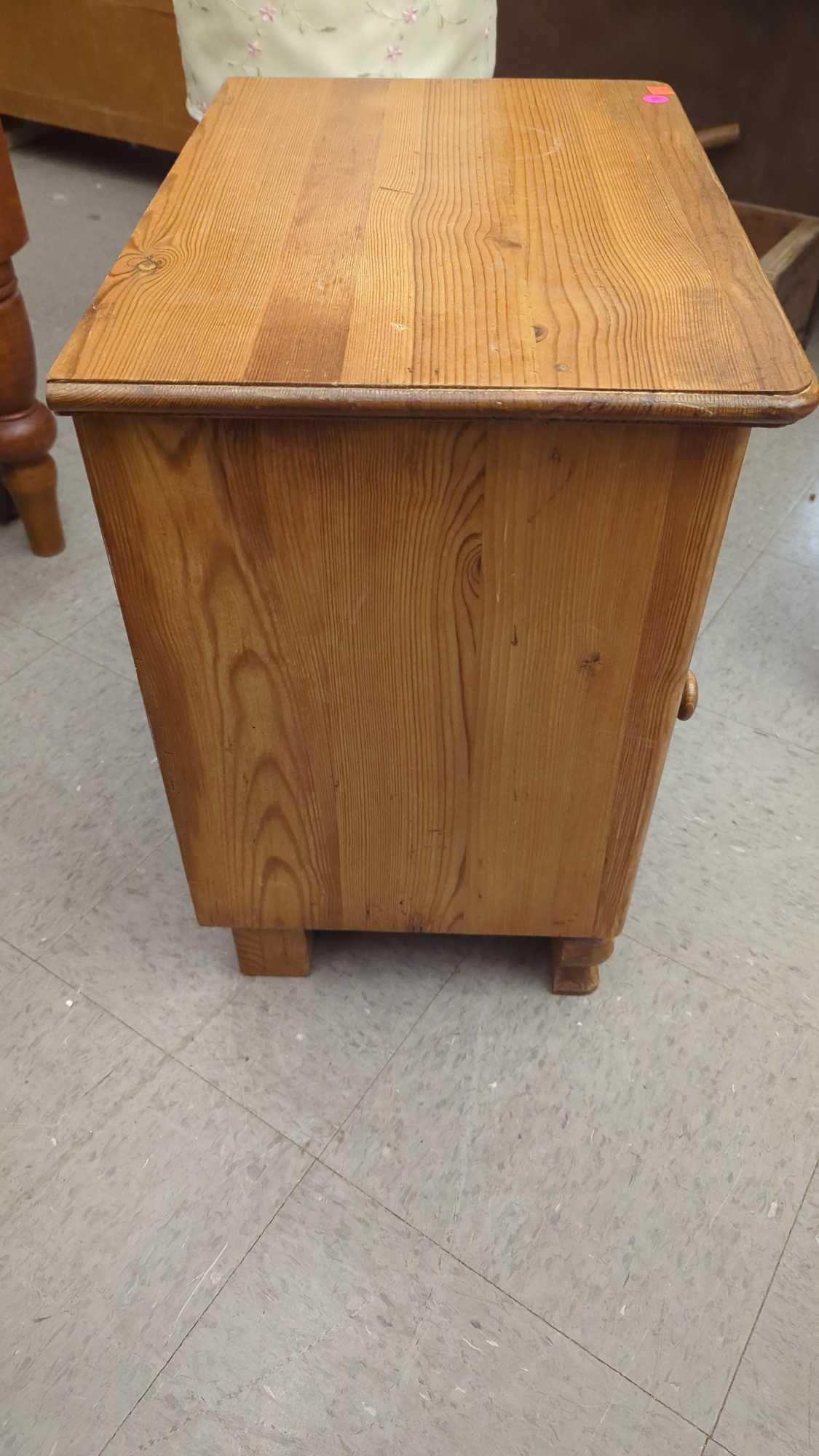 WOODEN SIDE TABLE ONE DRAWER OVER ONE DOOR, MEASURES APPROXIMATELY 20 IN X 14 IN X 22 IN, DRAWER IS