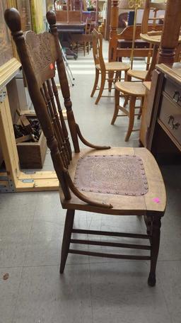 EARLY STYLE WOODEN PRESS BACK DINING CHAIR WITH A PRESS BOTTOM, BOTTOM HAS NAIL HEAD TRIM AROUND