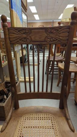 EARLY STYLE WOODEN PRESS BACK DINING CHAIR WITH A WICKER BOTTOM MEASURES APPROXIMATELY 17 IN X 15 IN